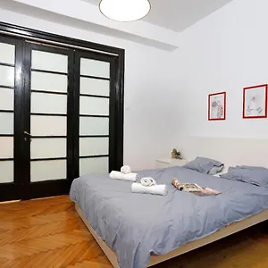 Lovely With 2 Bedrooms Bucarest