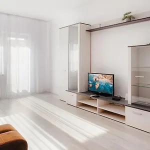  Apartament Apartament 2 Camere, Decomandat, In Zona Centrala